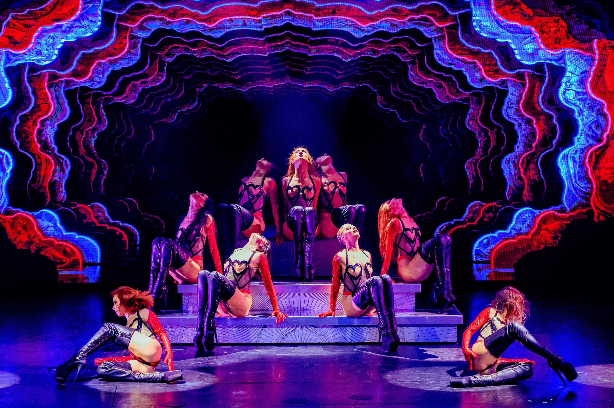  900 SHOWS ON THE STAGE OF THE CRAVE THEATER MOSCOW